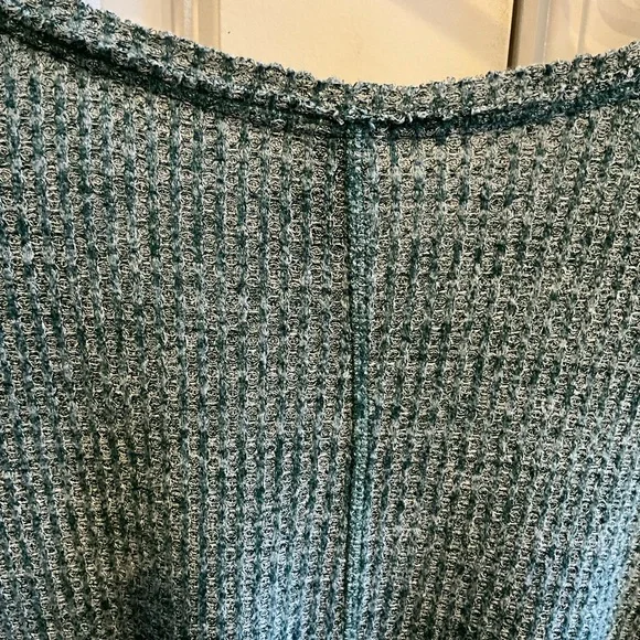Wild Fable Green V-Neck Sweater - Picture 4 of 7